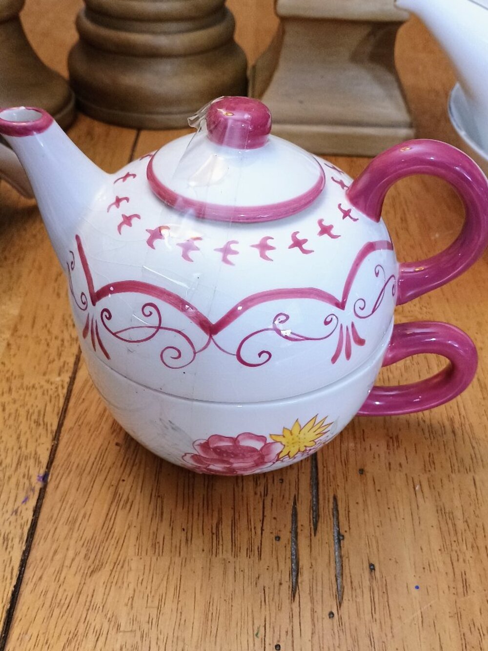 Vintage Waverly teapot and matching tea cup set.